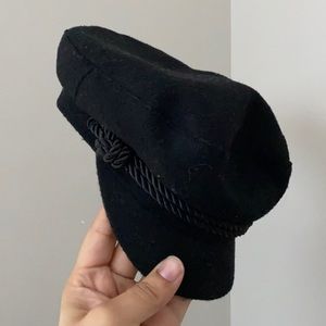 Women’s black hat